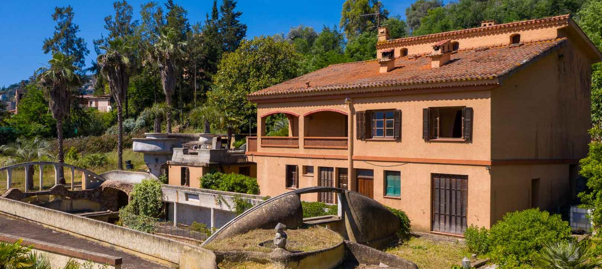 Ajaccio - Milelli - Propriété de 5000 m² avec maison - Jardin aménagé - Garages - vue dégagée.