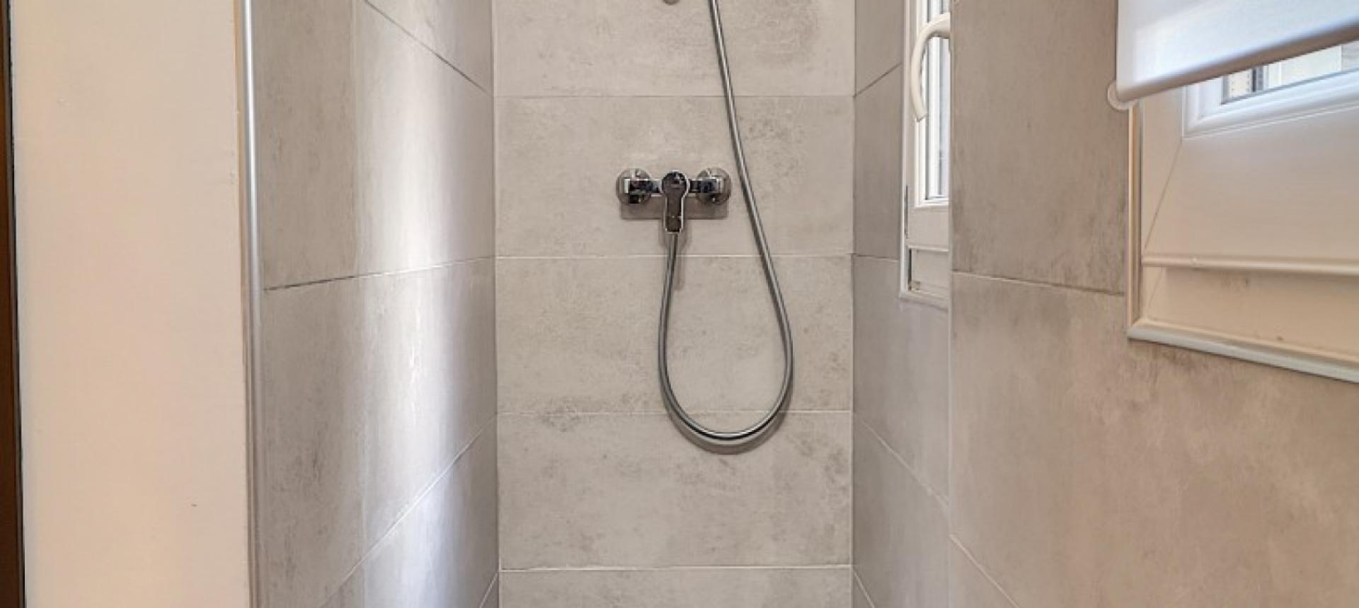 F3 à louer Rue Fesch douche