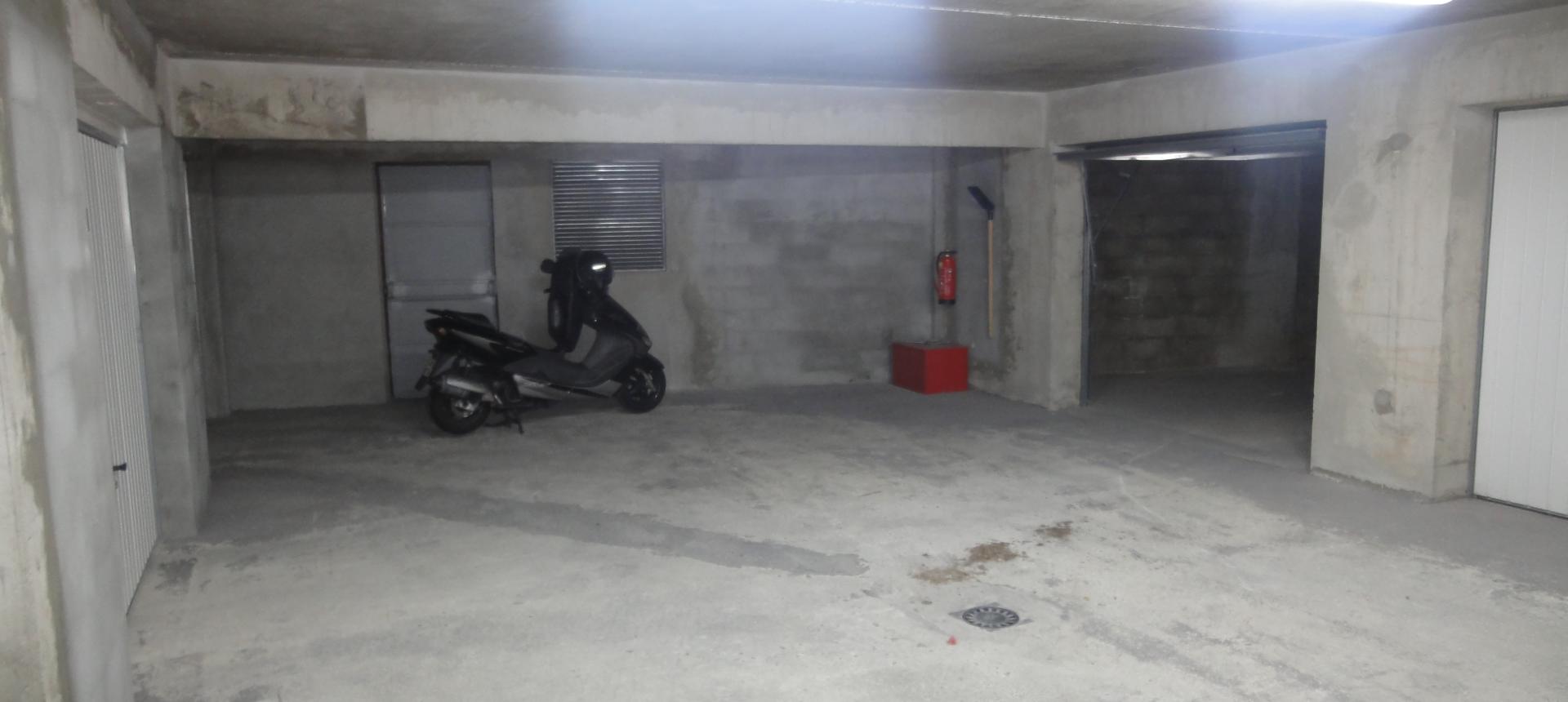 A louer  garage Parc BERTHAULT