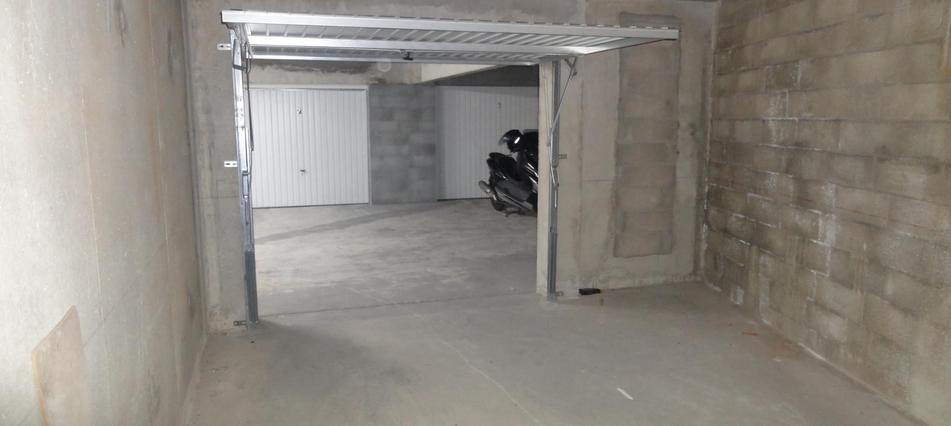 A louer  garage Parc BERTHAULT