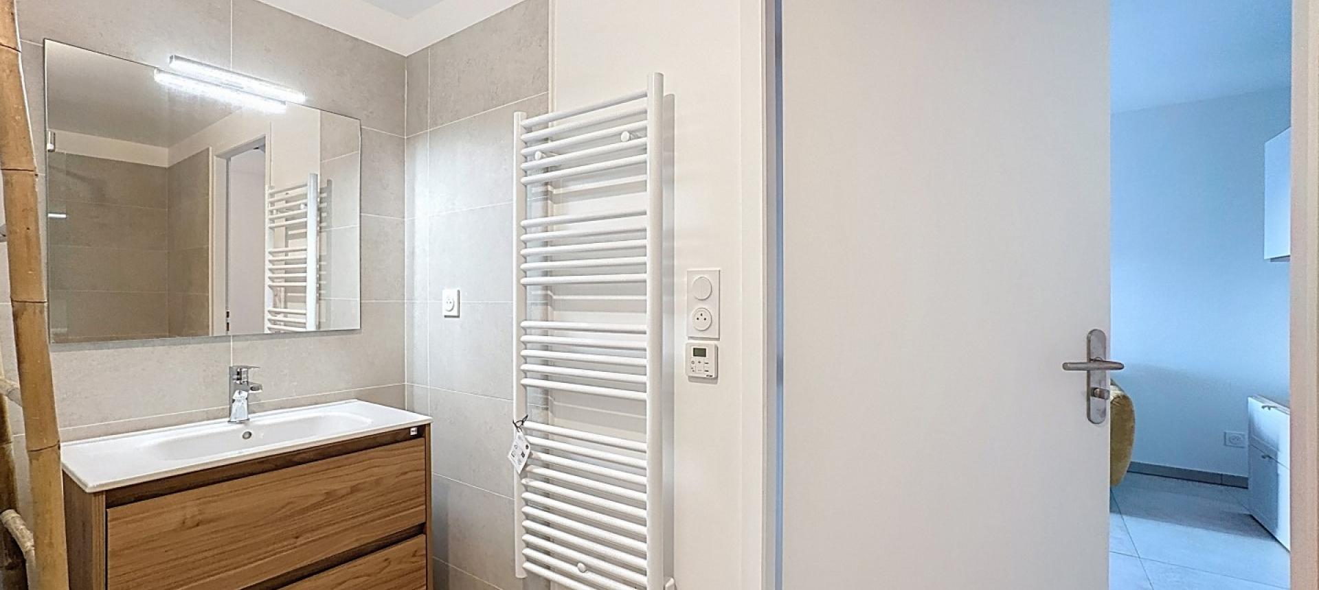 beau F1 neuf, meublé, à louer secteur Terrasses de Bodiccione à Ajaccio