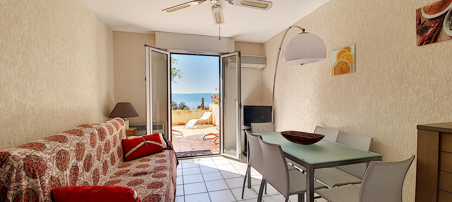 À vendre studio avec terrasse, et une magnifique vue mer - Ajaccio