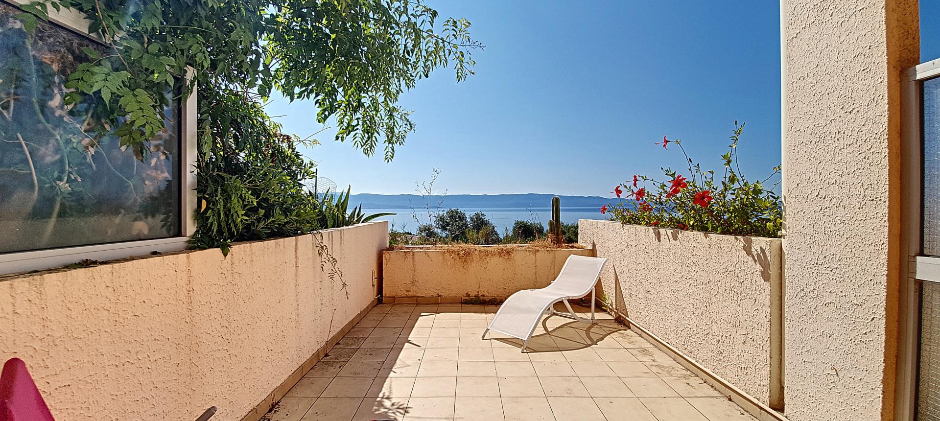 À vendre studio avec terrasse, et une magnifique vue mer - Ajaccio