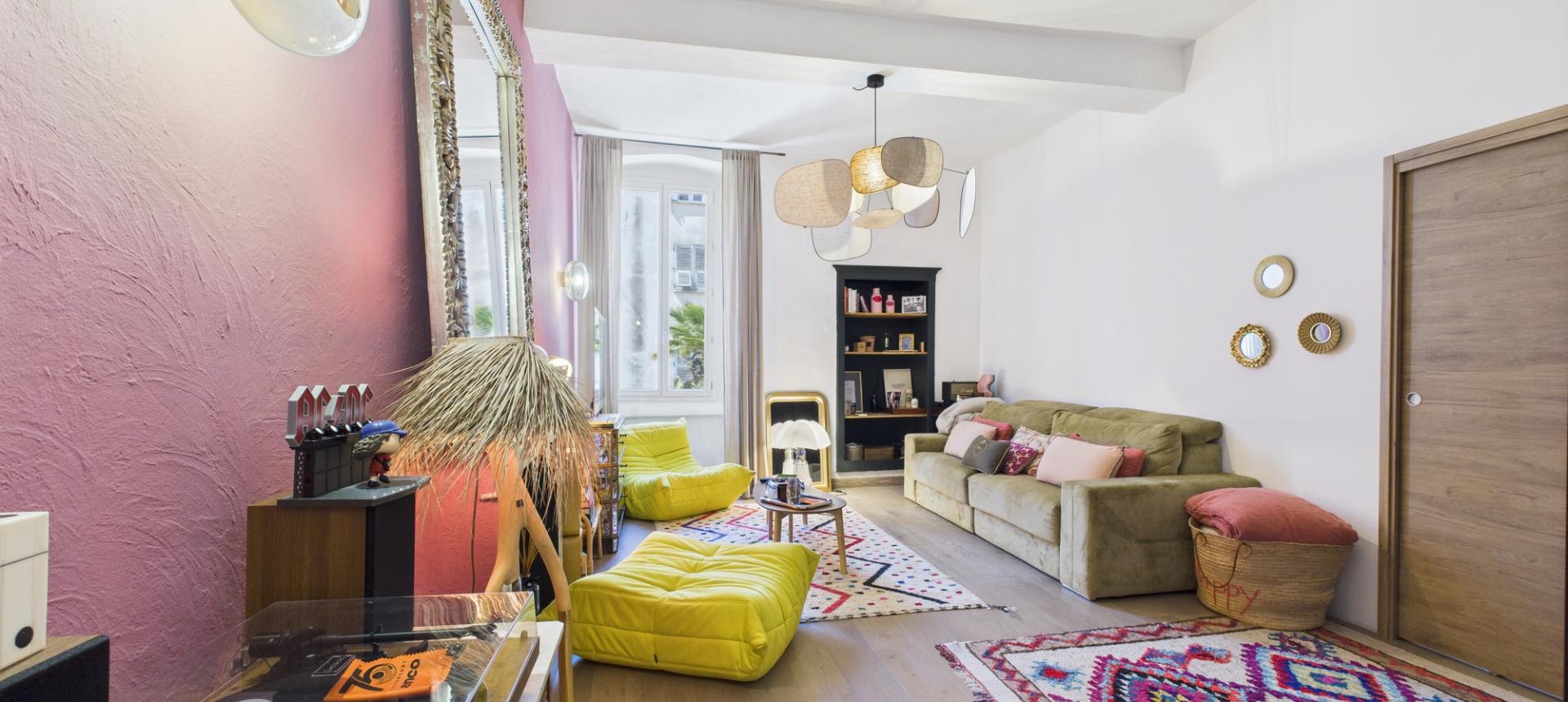 F2-3 A VENDRE RUE BONAPARTE