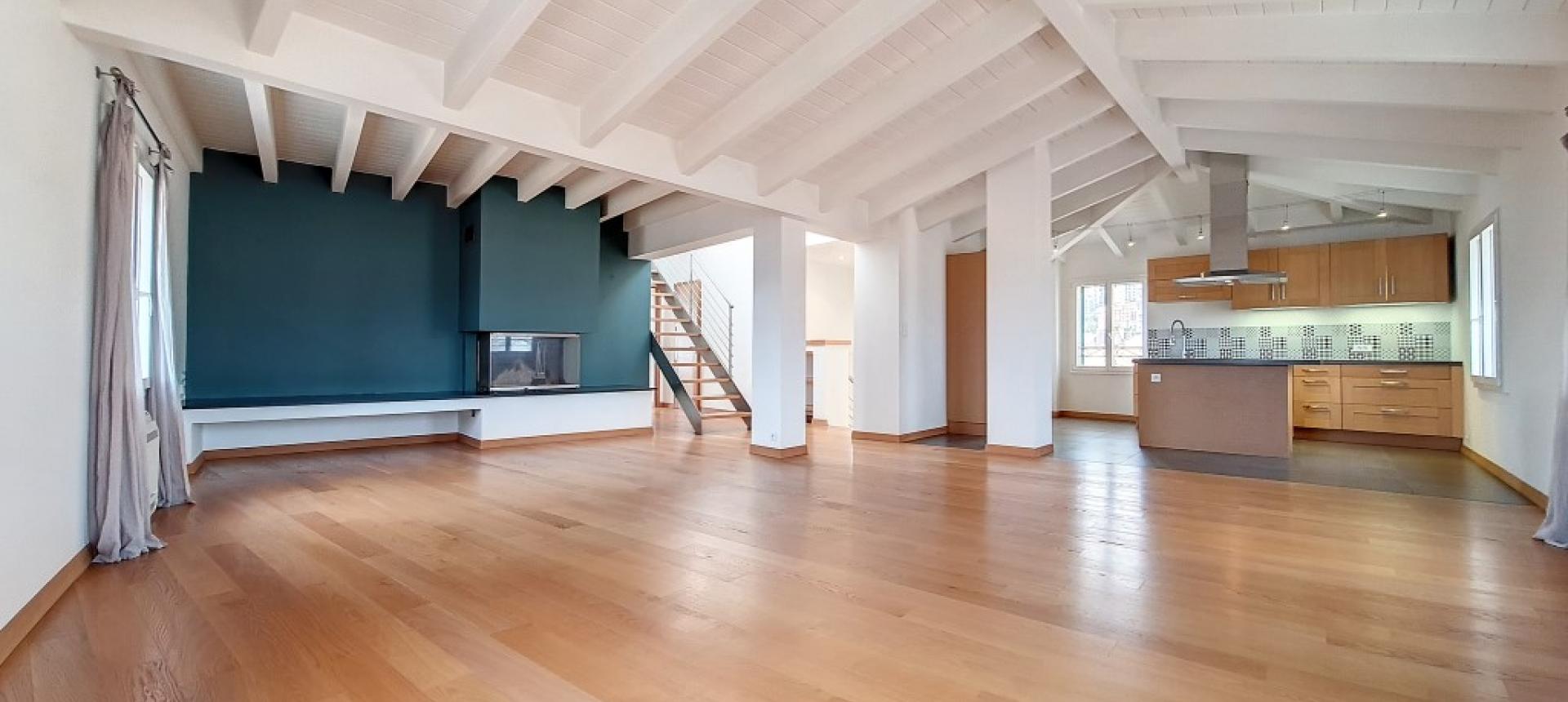 F2 à louer vieille ville pièce à vivre 