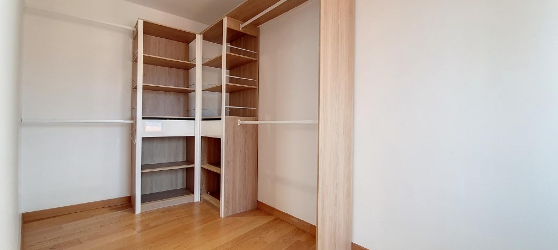 F2 à louer vieille ville dressing