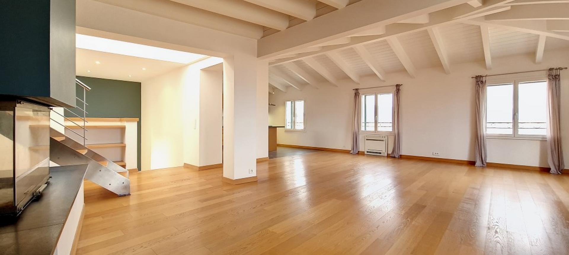 F2 à louer vieille ville pièce à vivre 