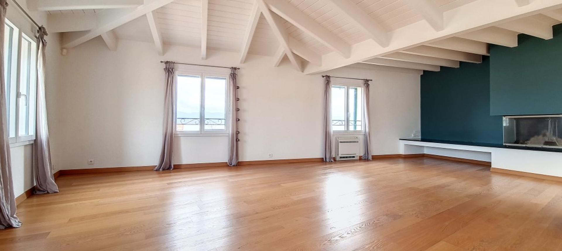 F2 à louer vieille ville séjour