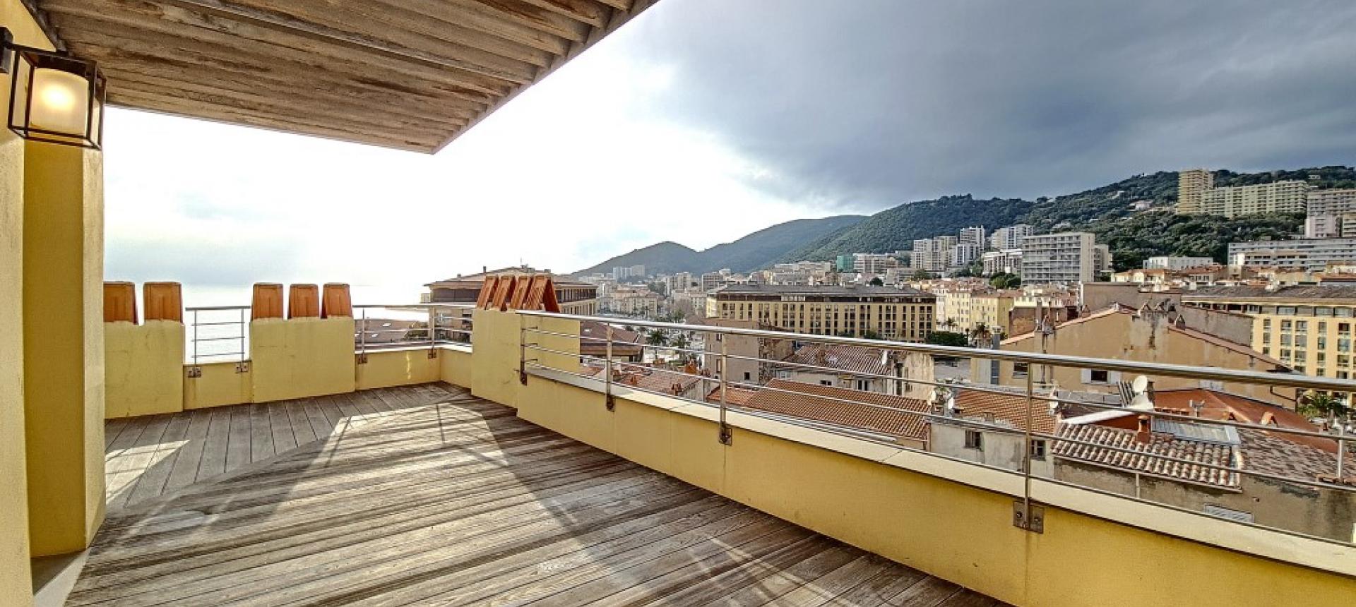 F2 à louer vieille ville terrasse 