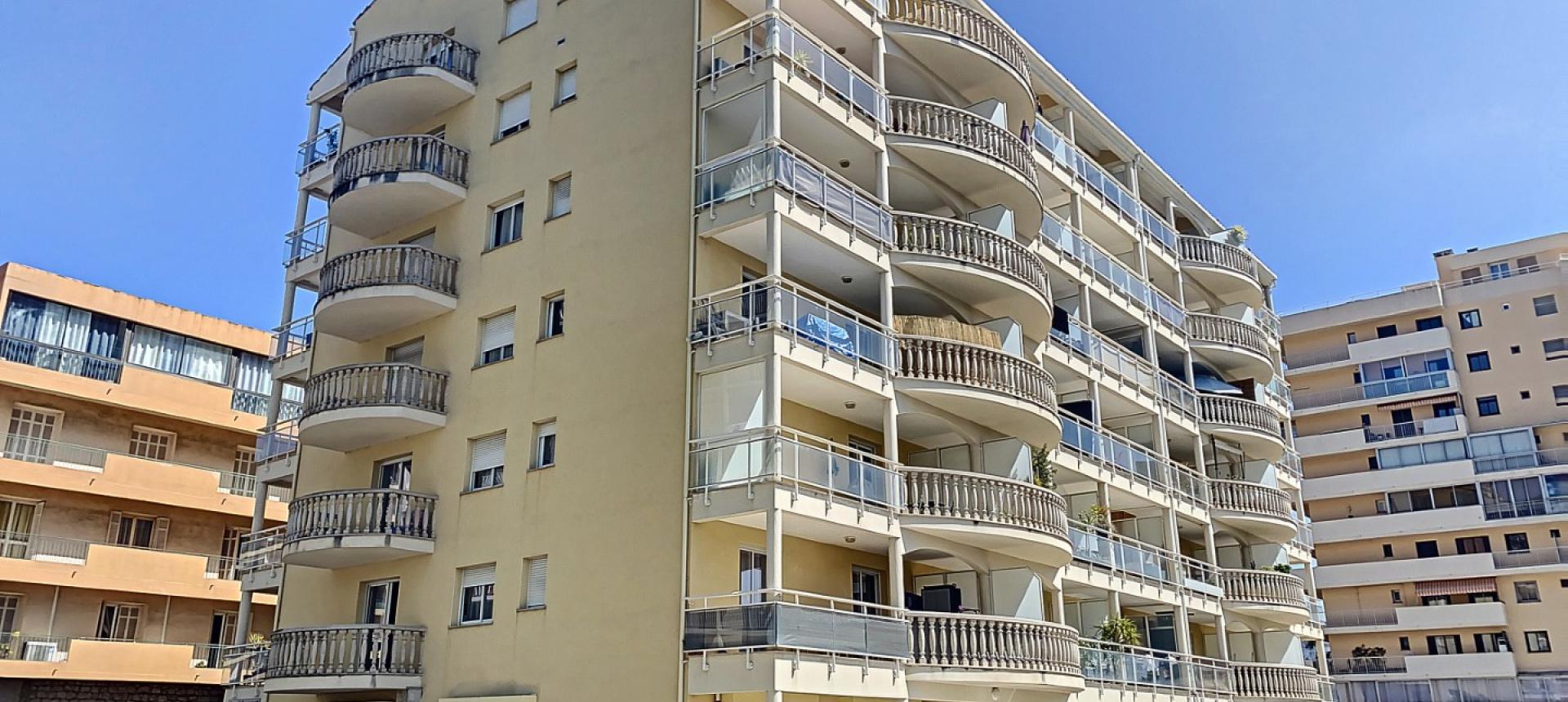 VENTE APPARTEMENT F2 - FINOSELLO - GRANDE TERRASSE