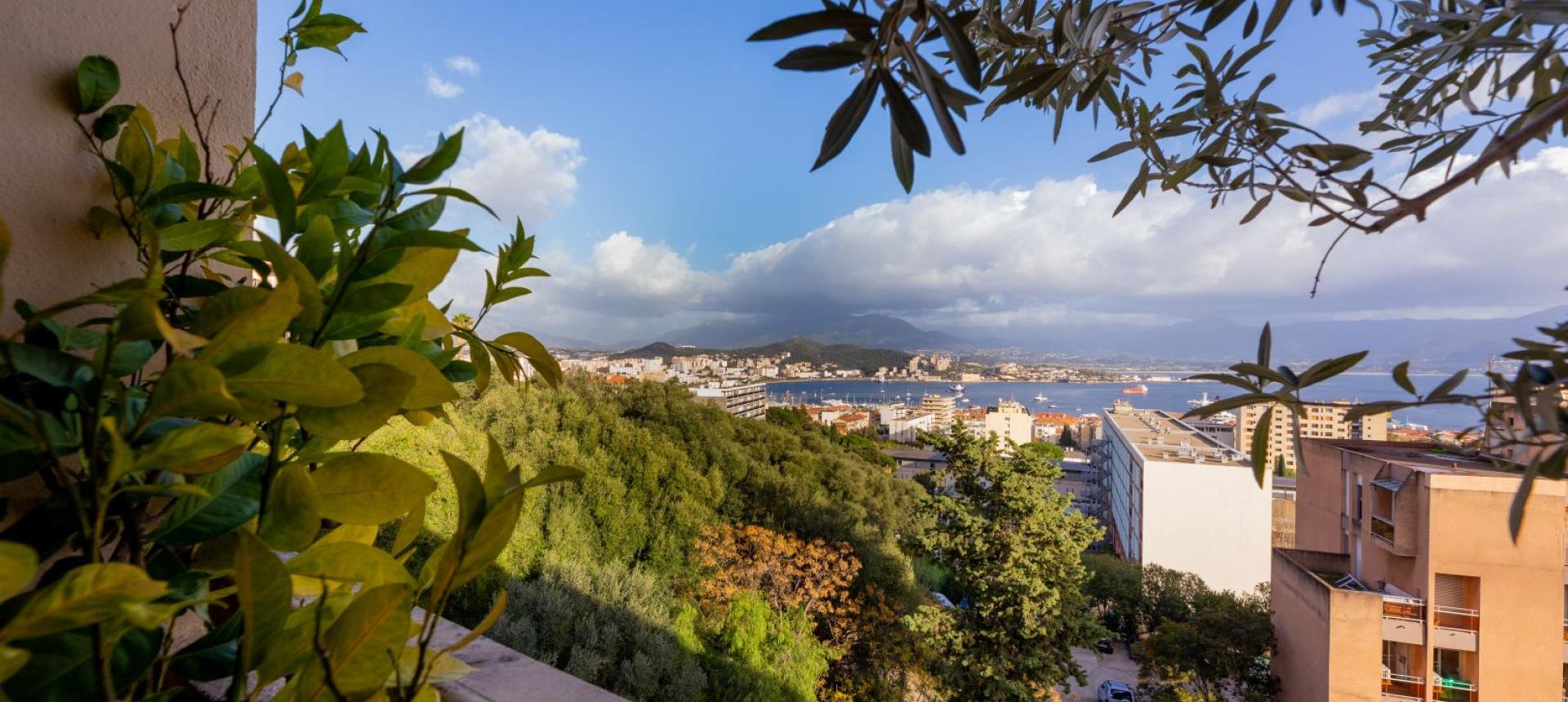 F2 à vendre secteur du Laetitia avec 2 terrasses et une jolie vue mer - Ajaccio