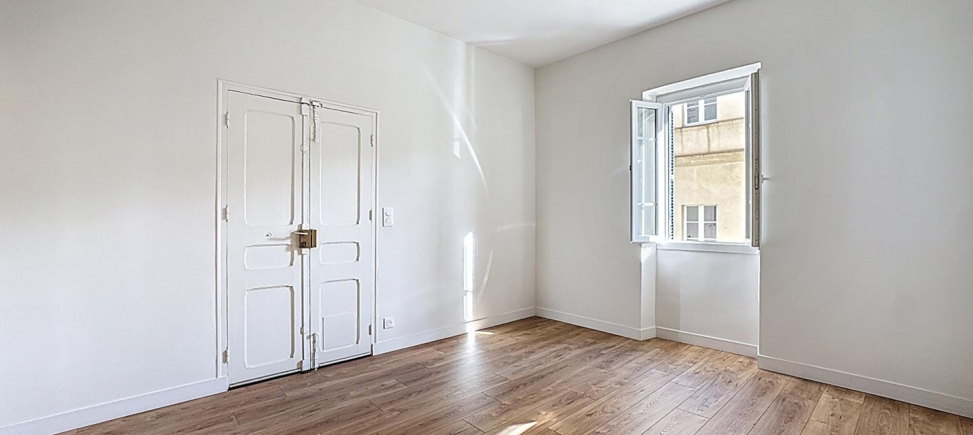 Beau F2 meublé rue Fesch centre ville à Ajaccio