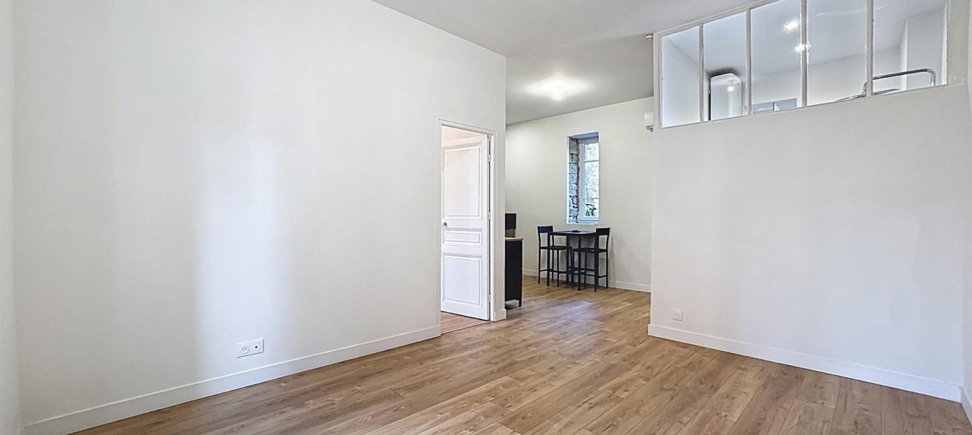 Beau F2 meublé à louer rue Fesch, centre ville à Ajaccio