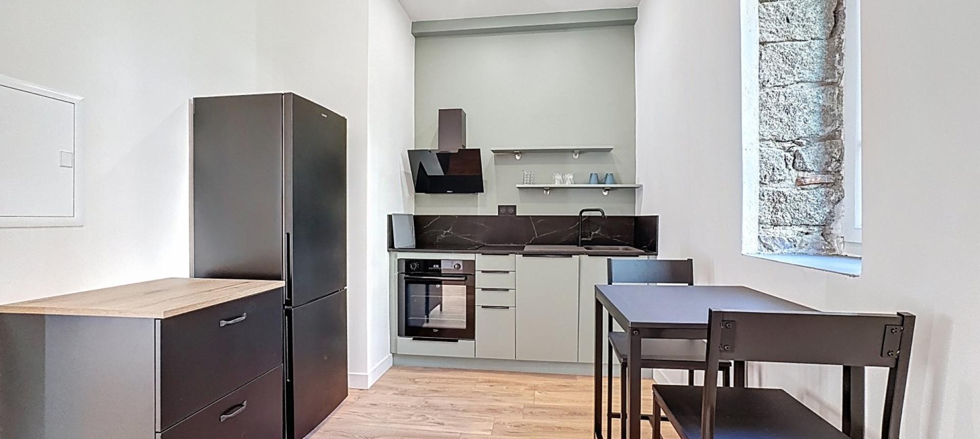 Beau F2 meublé à louer rue Fesch, centre ville à Ajaccio