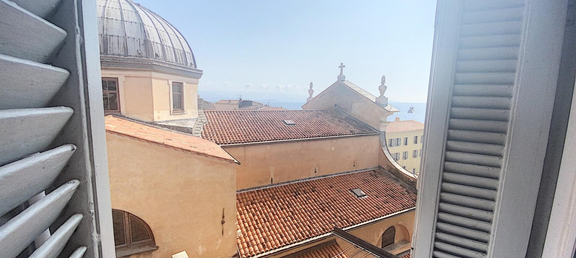 F2 à vendre vue mer proche Cathédral-Centre ville d'Ajaccio