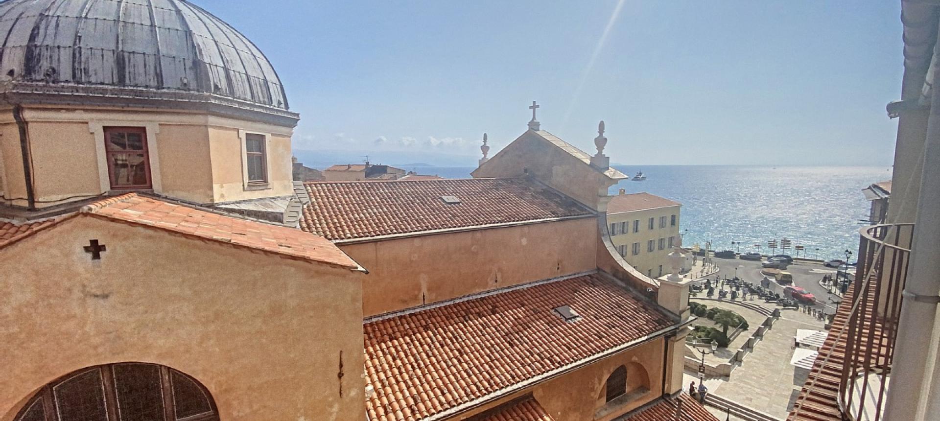 F2 à vendre vue mer proche Cathédral-Centre ville d'Ajaccio 