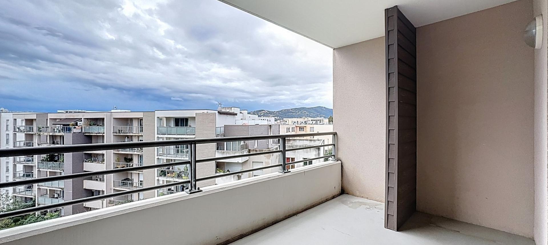 F2 à louer le Vivaldi I rocade à Ajaccio