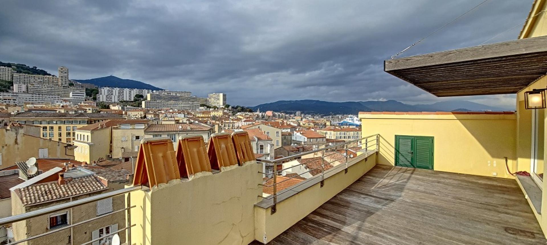 F2 à louer vieille ville terrasse 