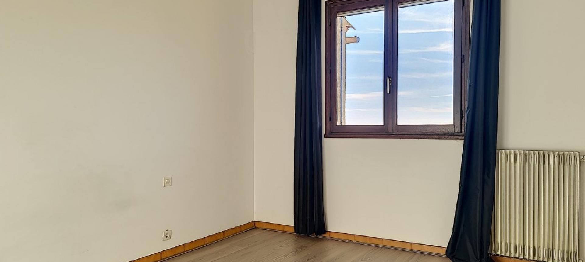 F2 à louer Aspretto chambre 