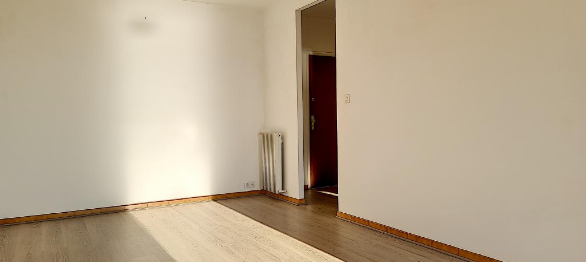 F2 à louer Aspretto séjour