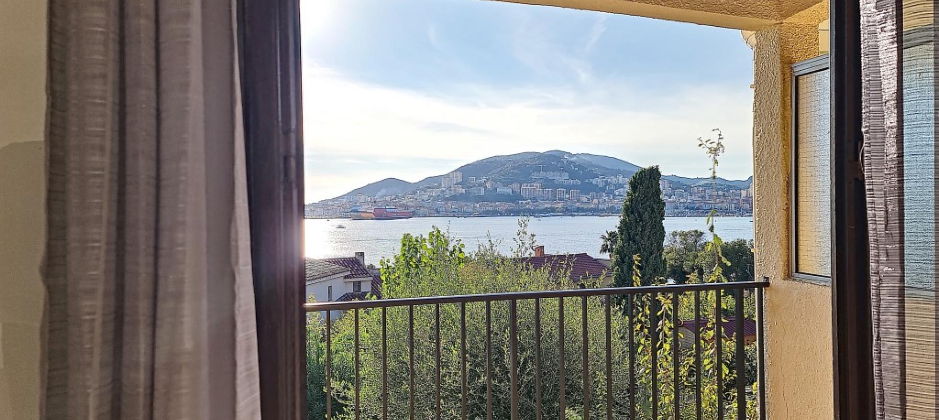 F2 à louer Aspretto vue