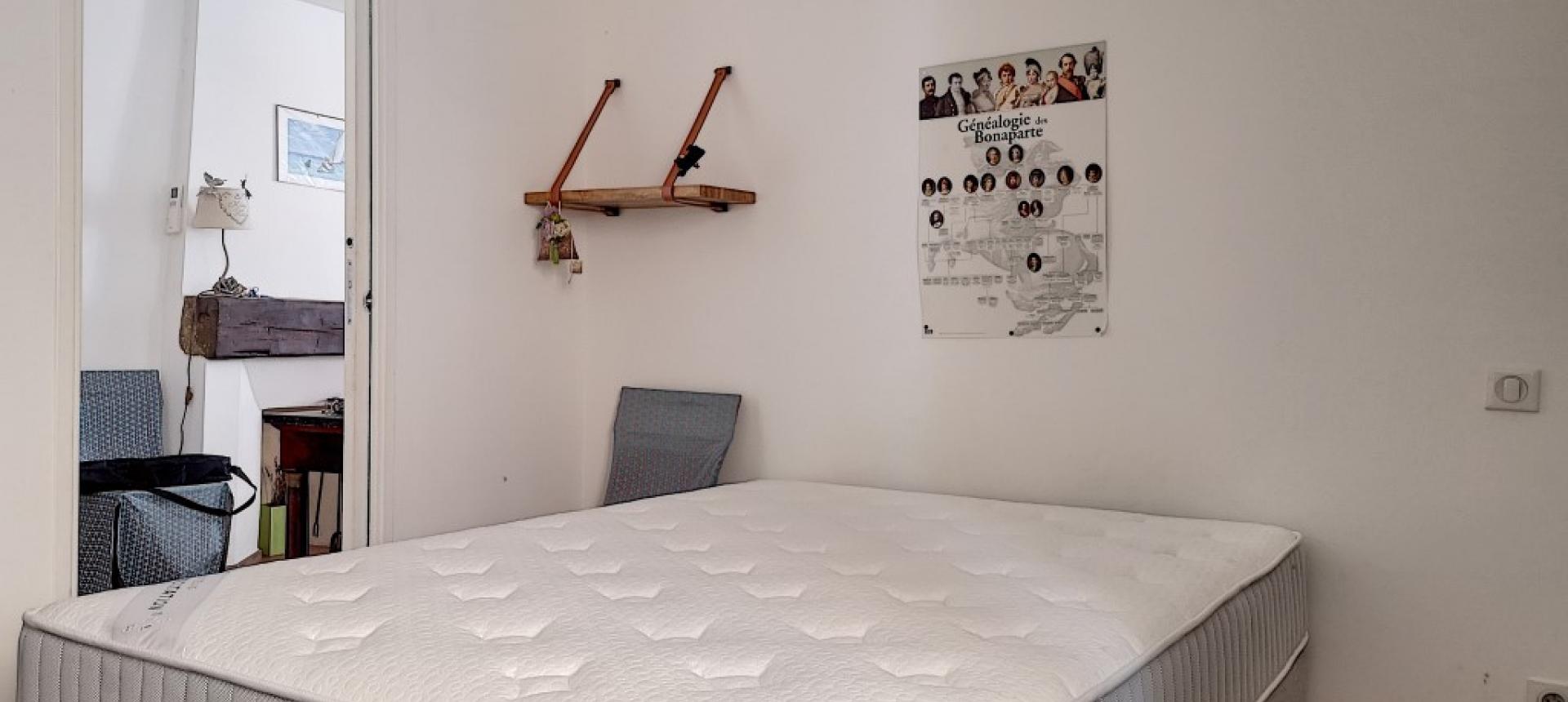 F2 meublé à louer au cœur de la ville d'Ajaccio chambre