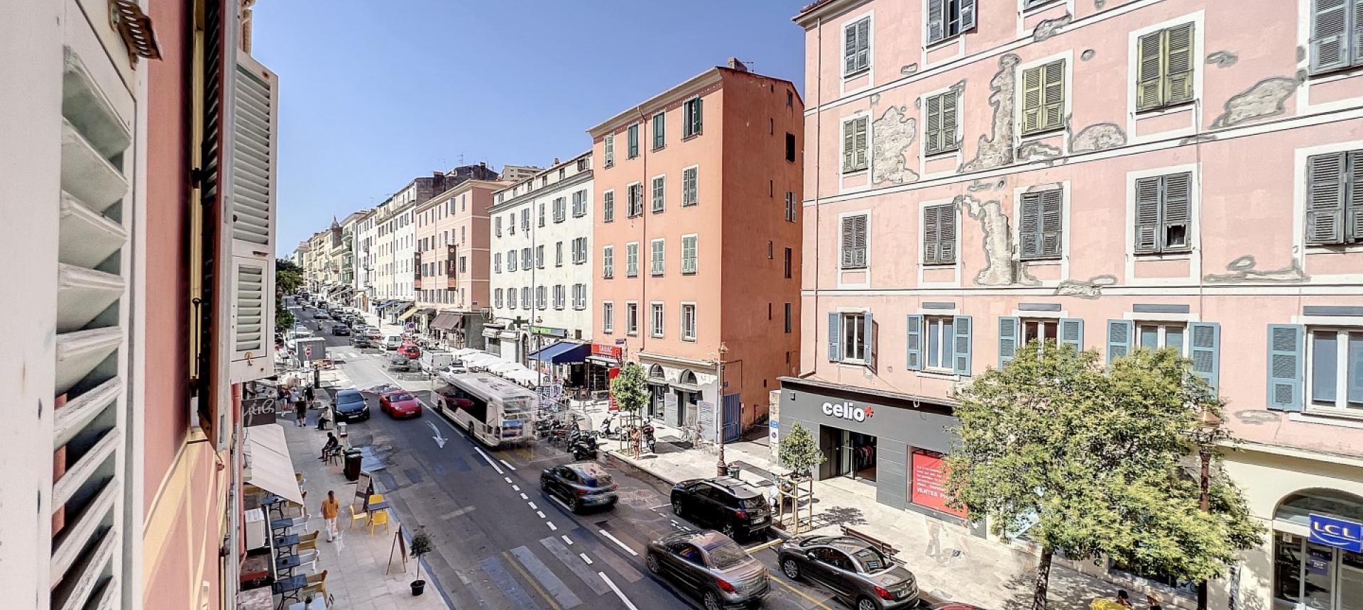 F3 à vendre centre ville d'Ajaccio - Cours Napoléon