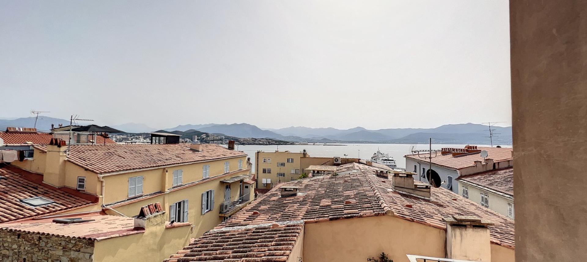 F3 à vendre avec balcon et vue mer - Cours Napoléon, Ajaccio