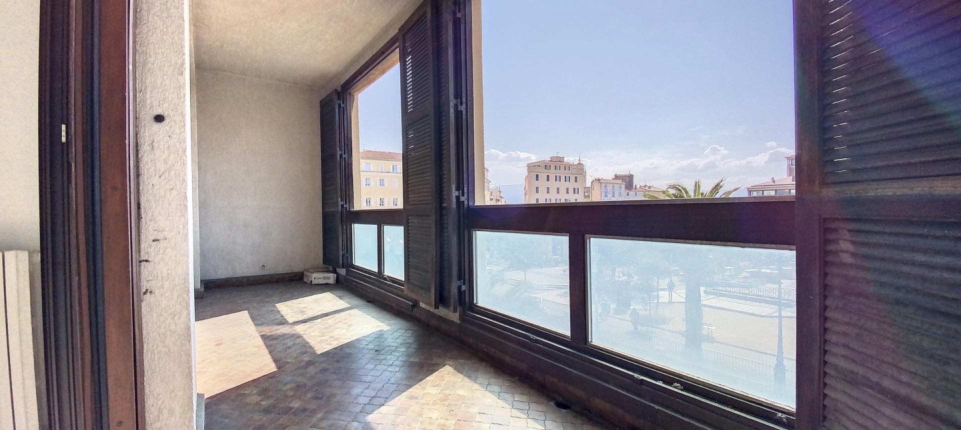 VENTE F3 PLACE DIAMANT - AJACCIO CENTRE VILLE