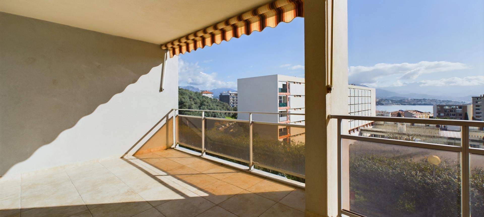 F3 à vendre avec terrasse secteur Laetitia à Ajaccio