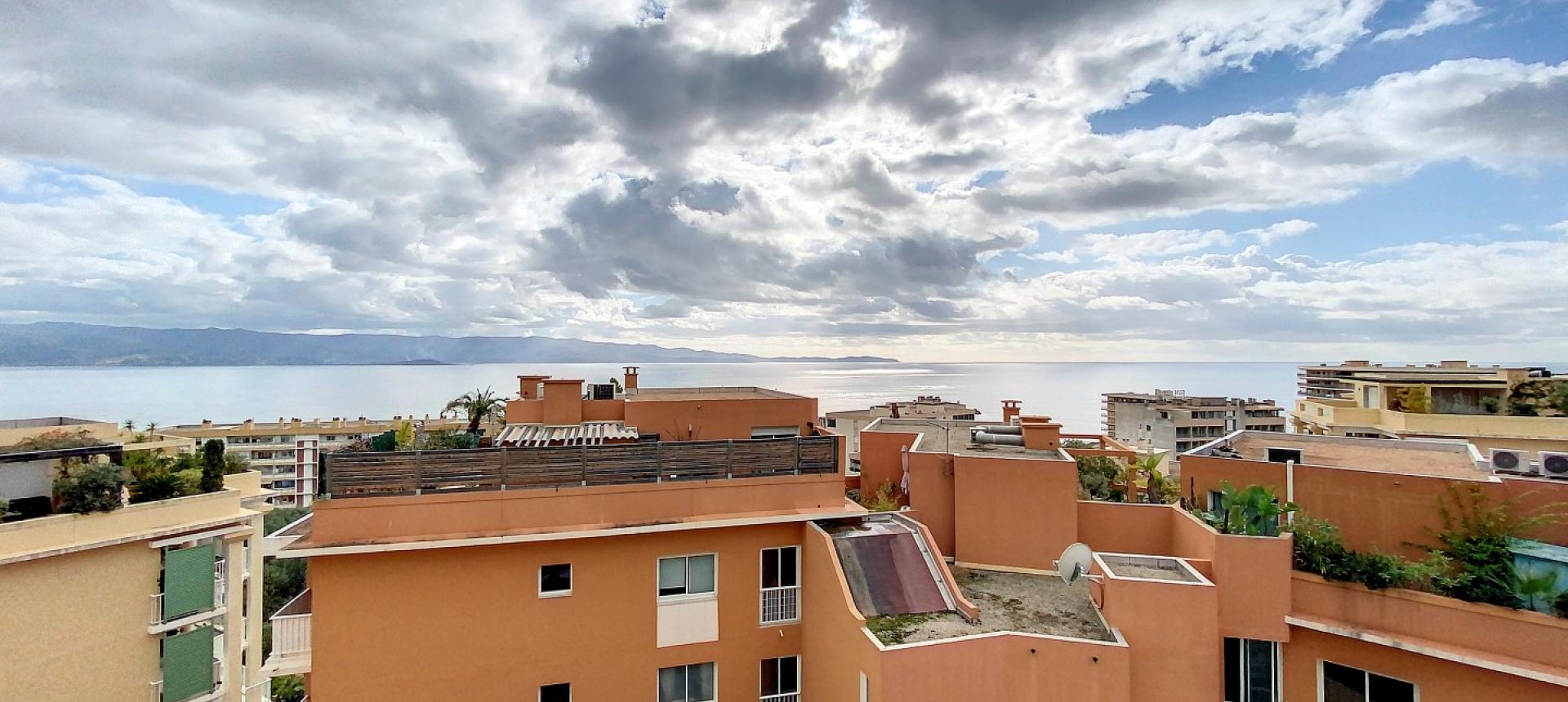 F3 à vendre vue mer sur la route des Sanguinaires à Ajaccio