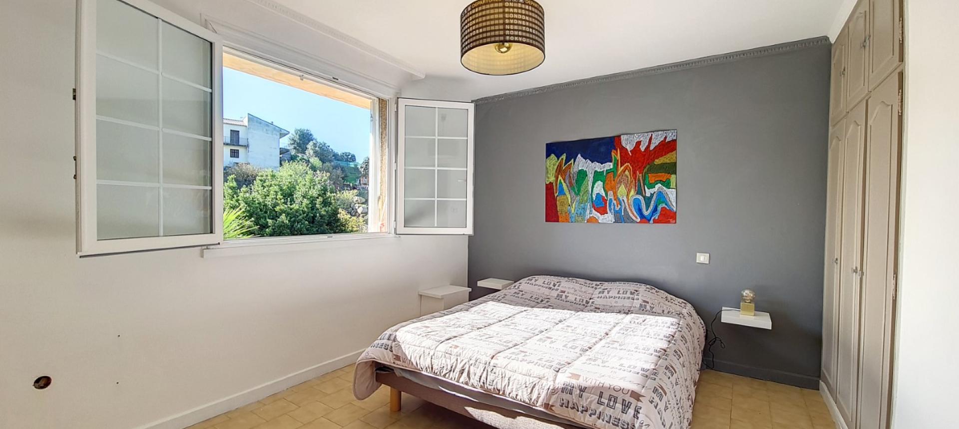 CHAMBRE 1 F3 + F2 EN BAS DE VILLA AVEC TERRAIN CONSTRUCTIBLE MEZZAVIA
