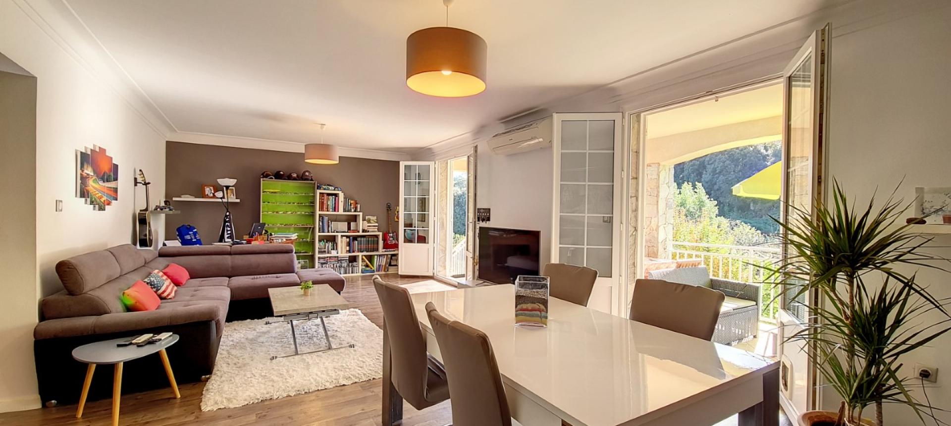 SEJOUR 2 F3 + F2 EN BAS DE VILLA AVEC TERRAIN CONSTRUCTIBLE MEZZAVIA