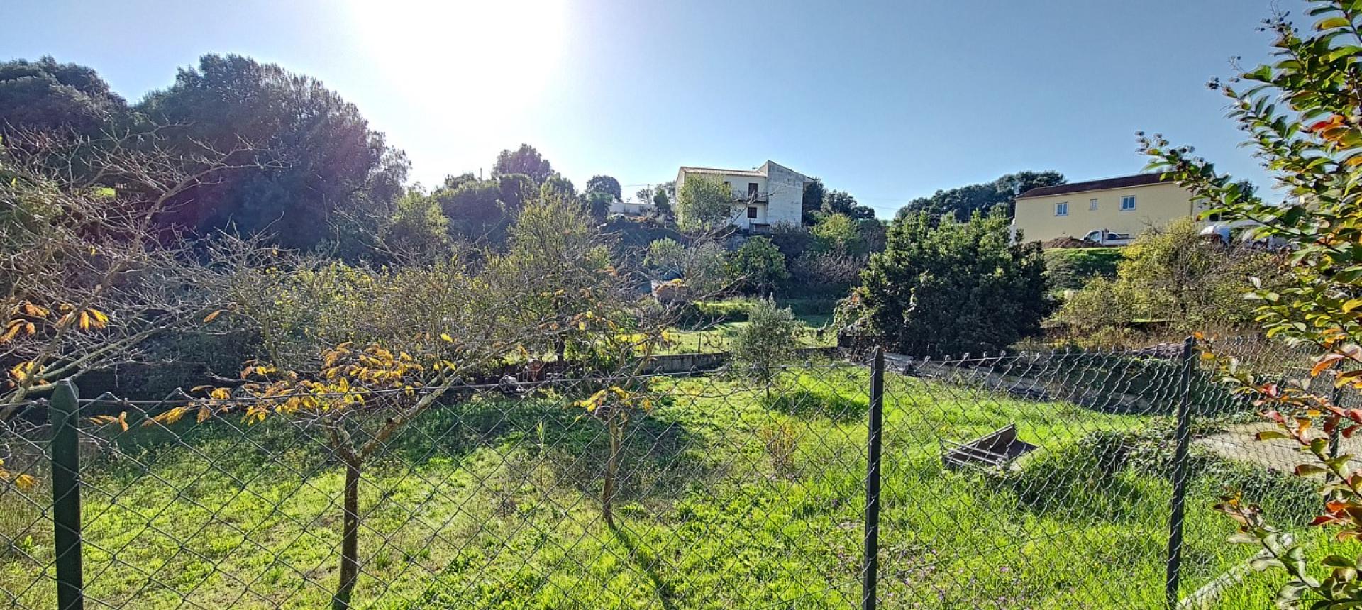 JARDIN 2 F3 + F2 EN BAS DE VILLA AVEC TERRAIN CONSTRUCTIBLE MEZZAVIA