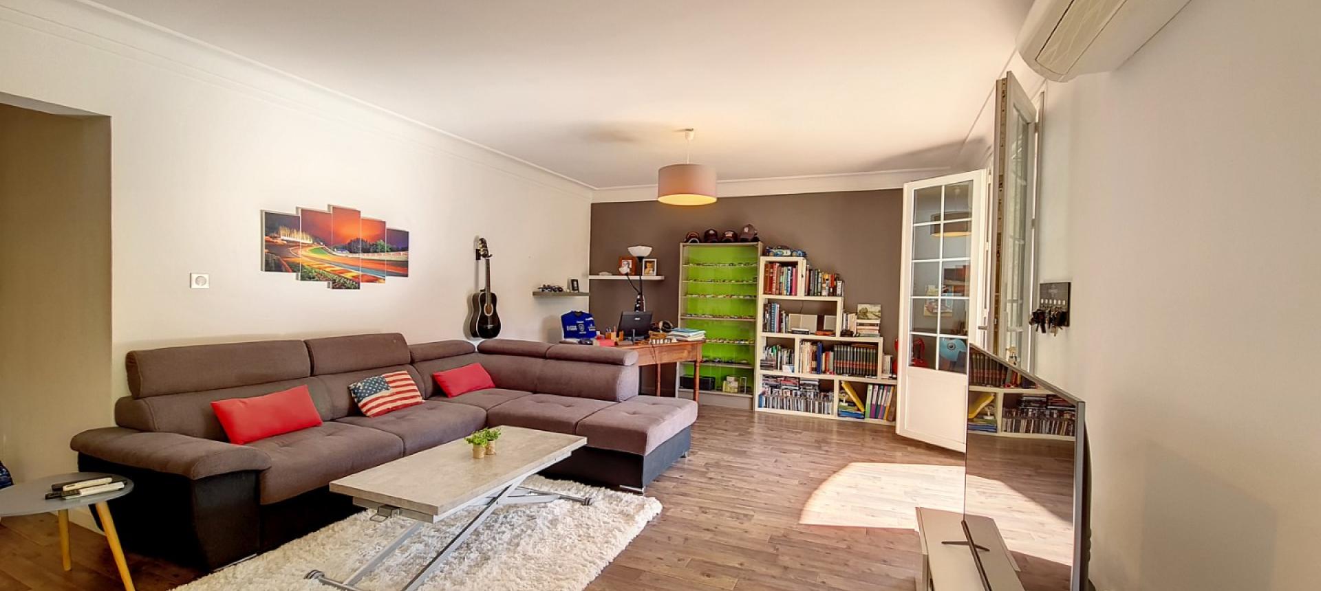 SEJOUR F3 + F2 EN BAS DE VILLA AVEC TERRAIN CONSTRUCTIBLE MEZZAVIA