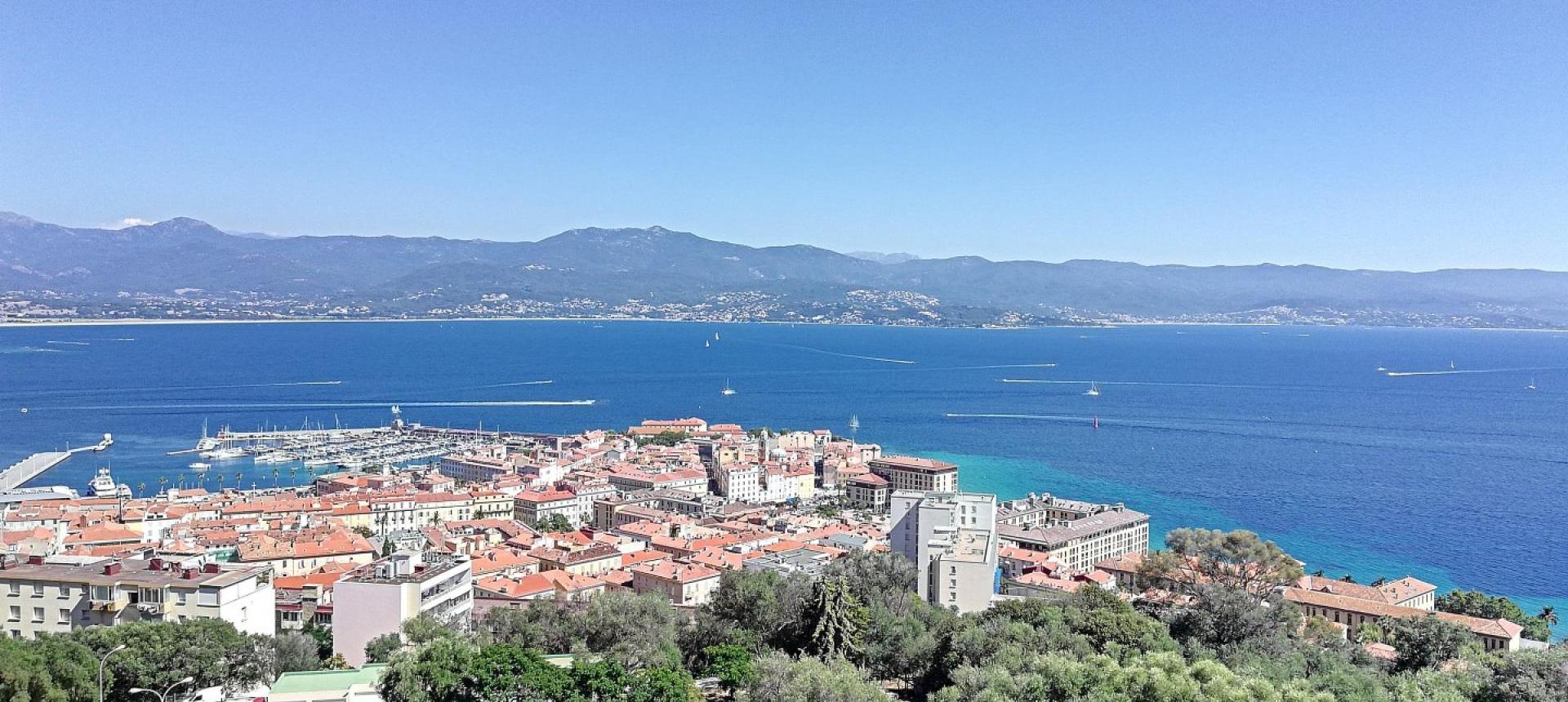 Appartement F3 VUE MER PANORAMIQUE PARC Belvédère AJACCIO