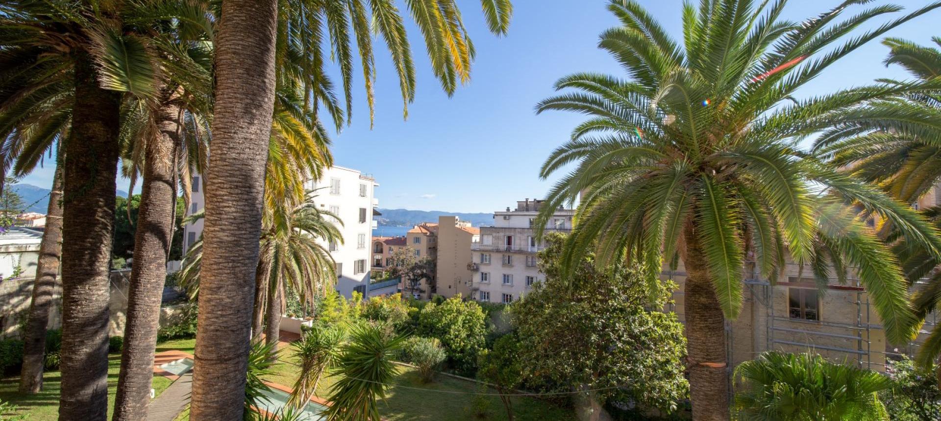 En Corse, à Ajaccio, dans le quartier prisé du cours Grandval, un F3 expo SUD Résidence ARAUCARIA