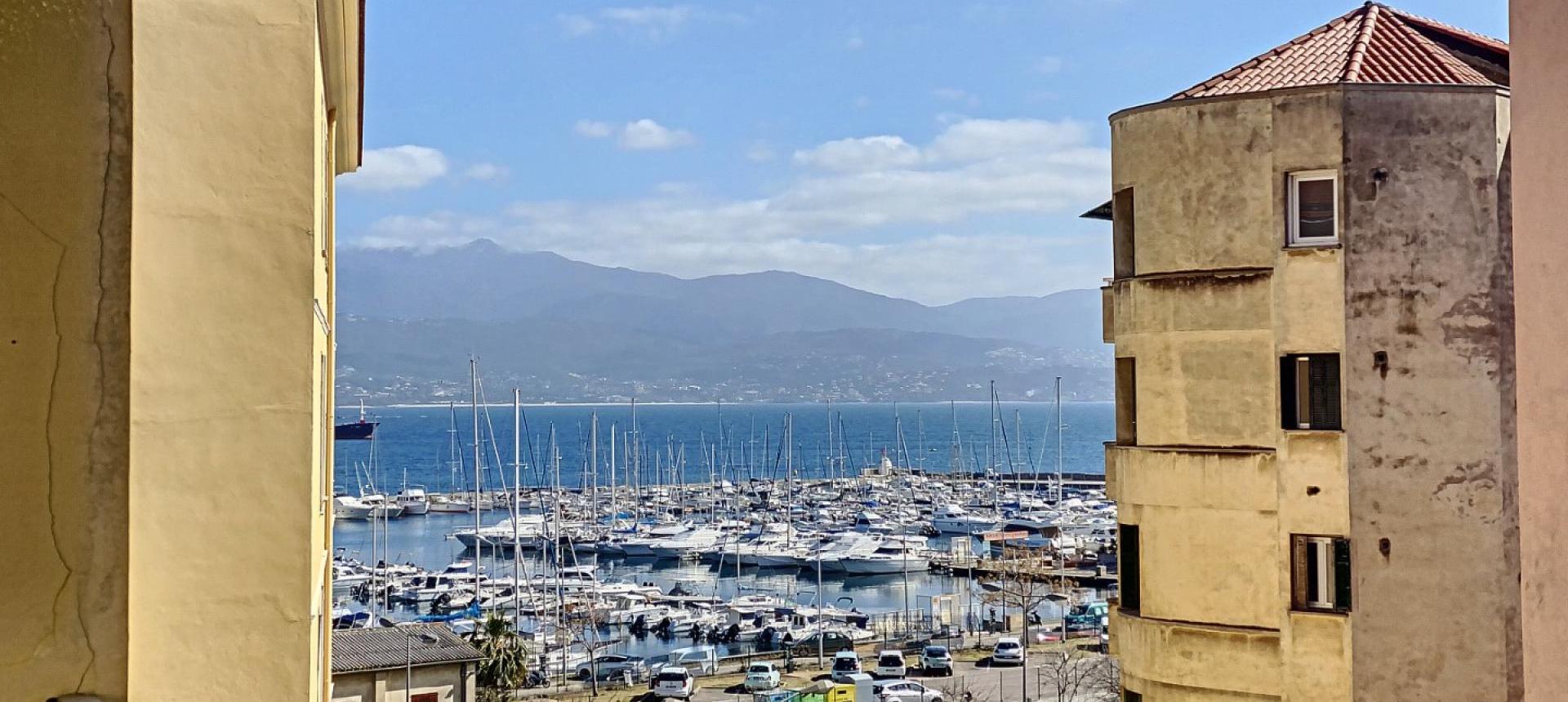 F3 à vendre Montée Saint Jean de 74m² vue mer- Ajaccio