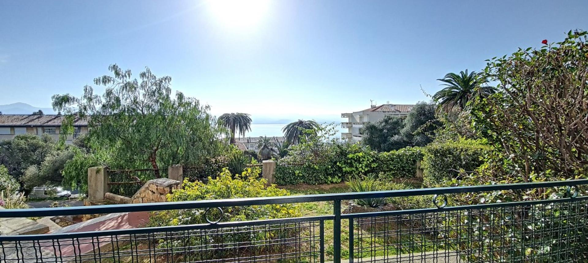 F3 à louer Parc Berthault terrasse vue mer 