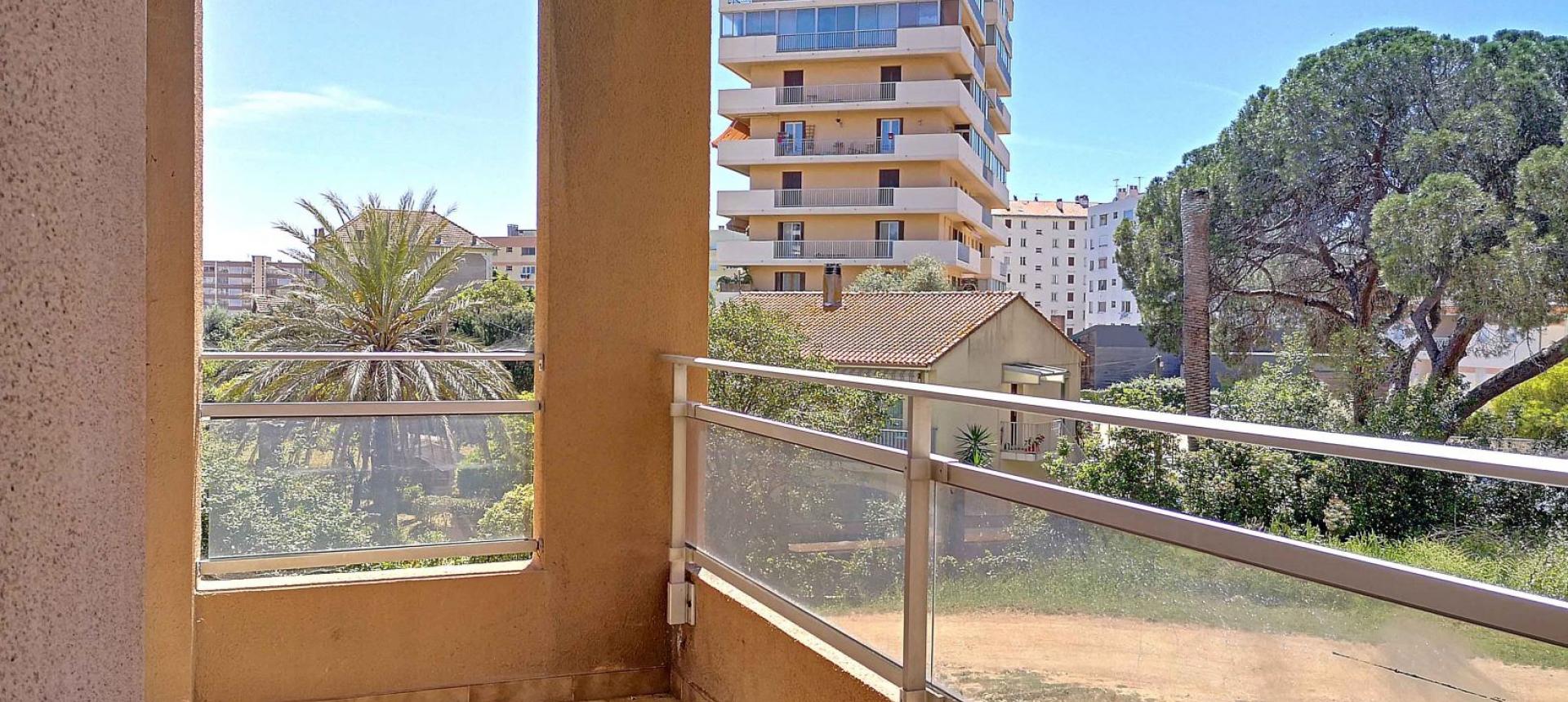 f3 meublé à louer finosello terrasse
