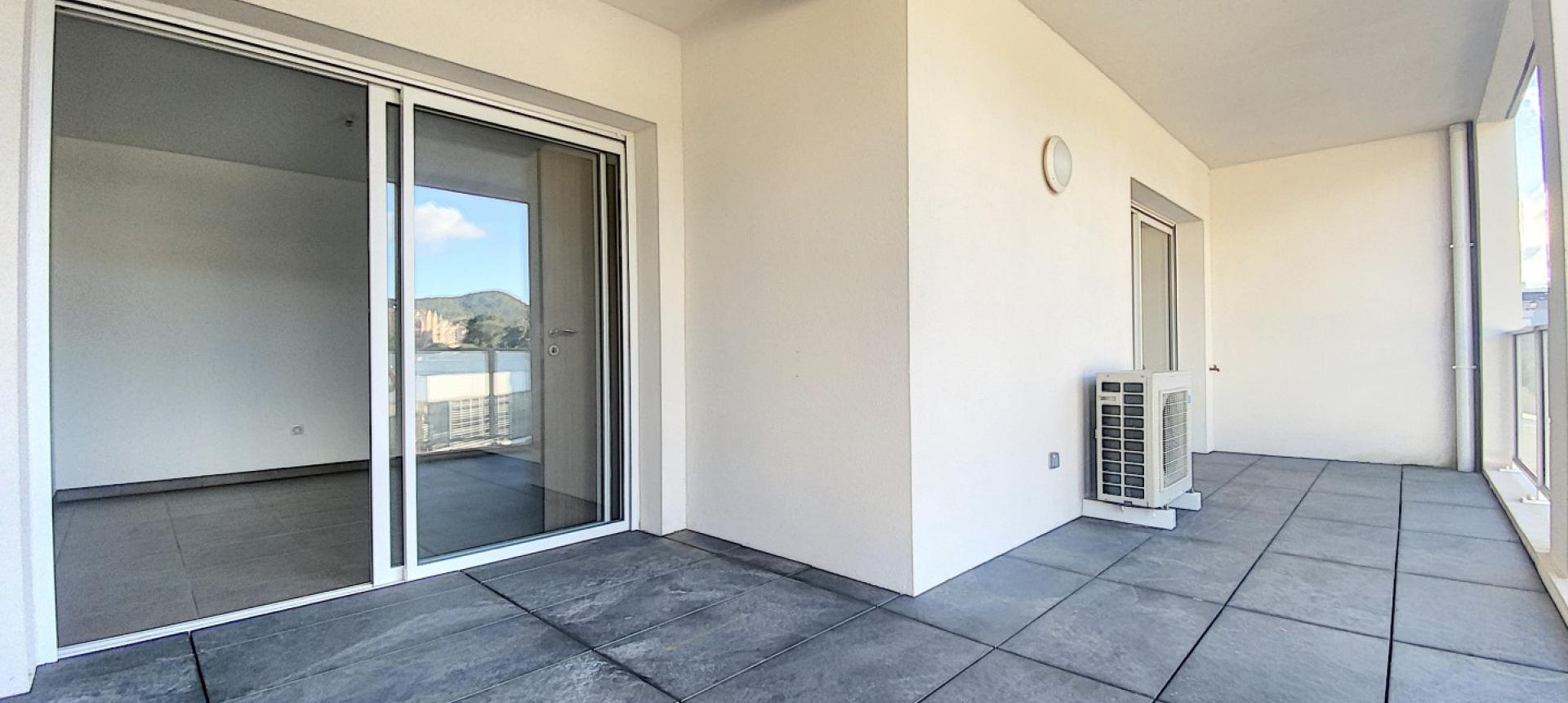 A Ajaccio, secteur de la Rocade, vente d'un appartement de type F3 de 67 m² avec terrasse - résidence récente