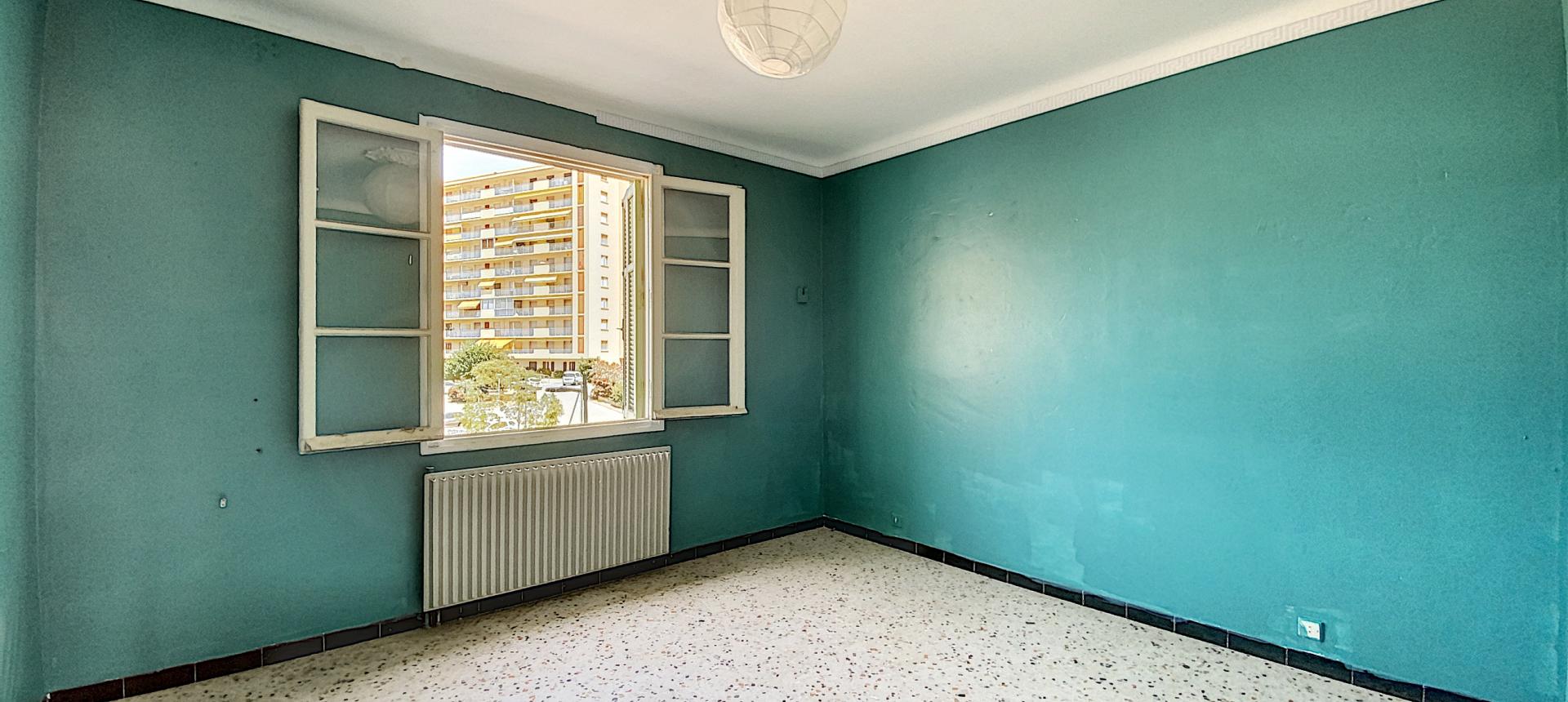 A vendre appartement F3 proche centre-ville - Vue chambre 2