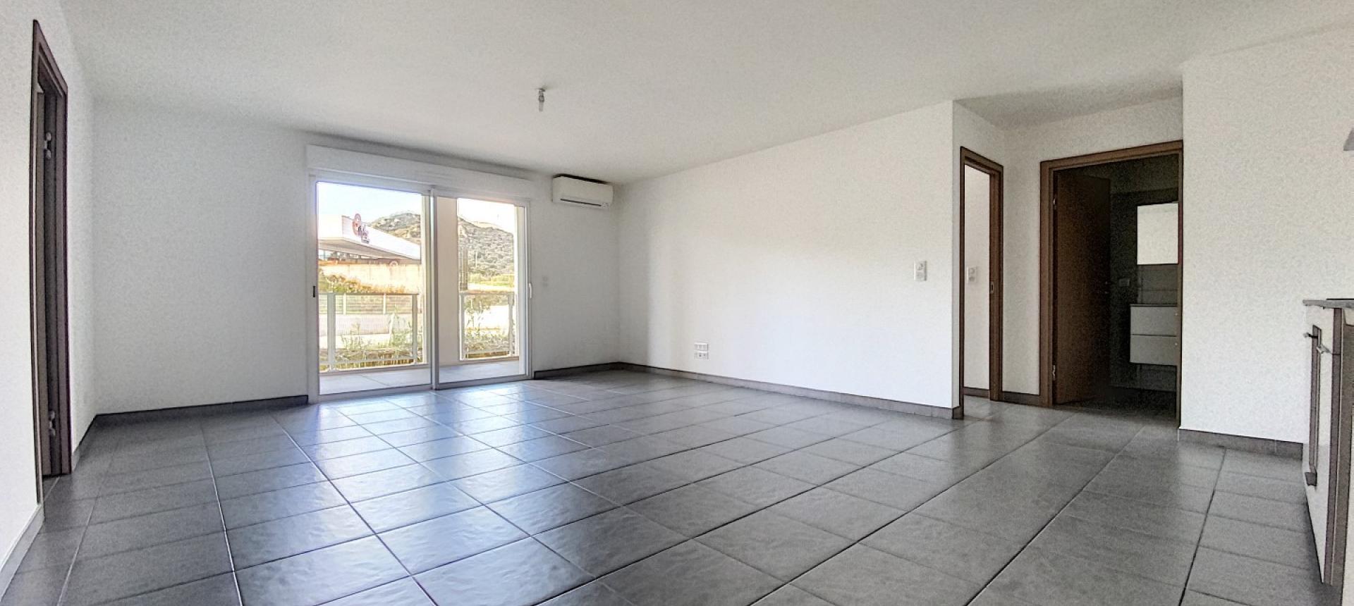 A Ajaccio, secteur Rocade, vente d'un appartement de type F3 de 67 m² avec terrasse - résidence récente