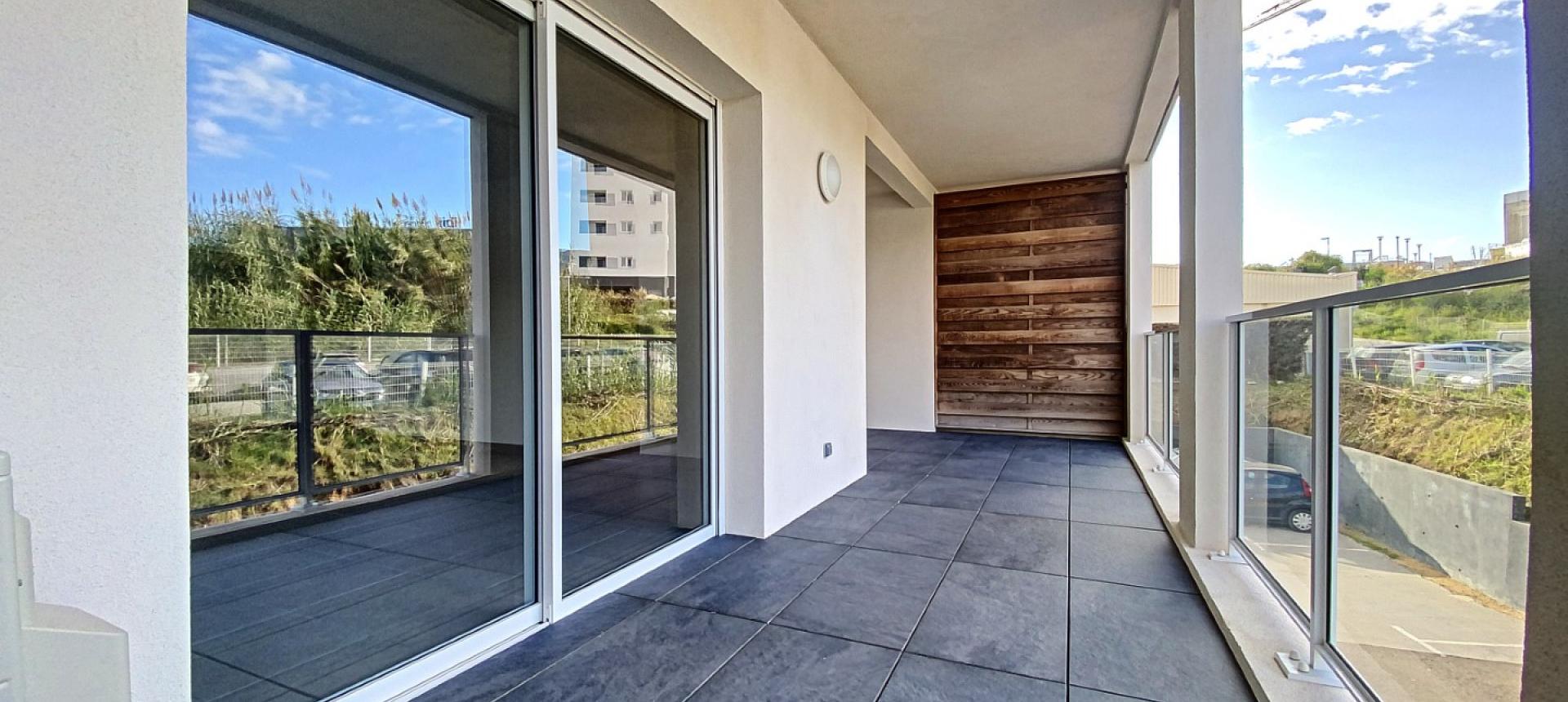 A Ajaccio, secteur Rocade, vente d'un appartement de type F3 de 67 m² avec terrasse - résidence récente