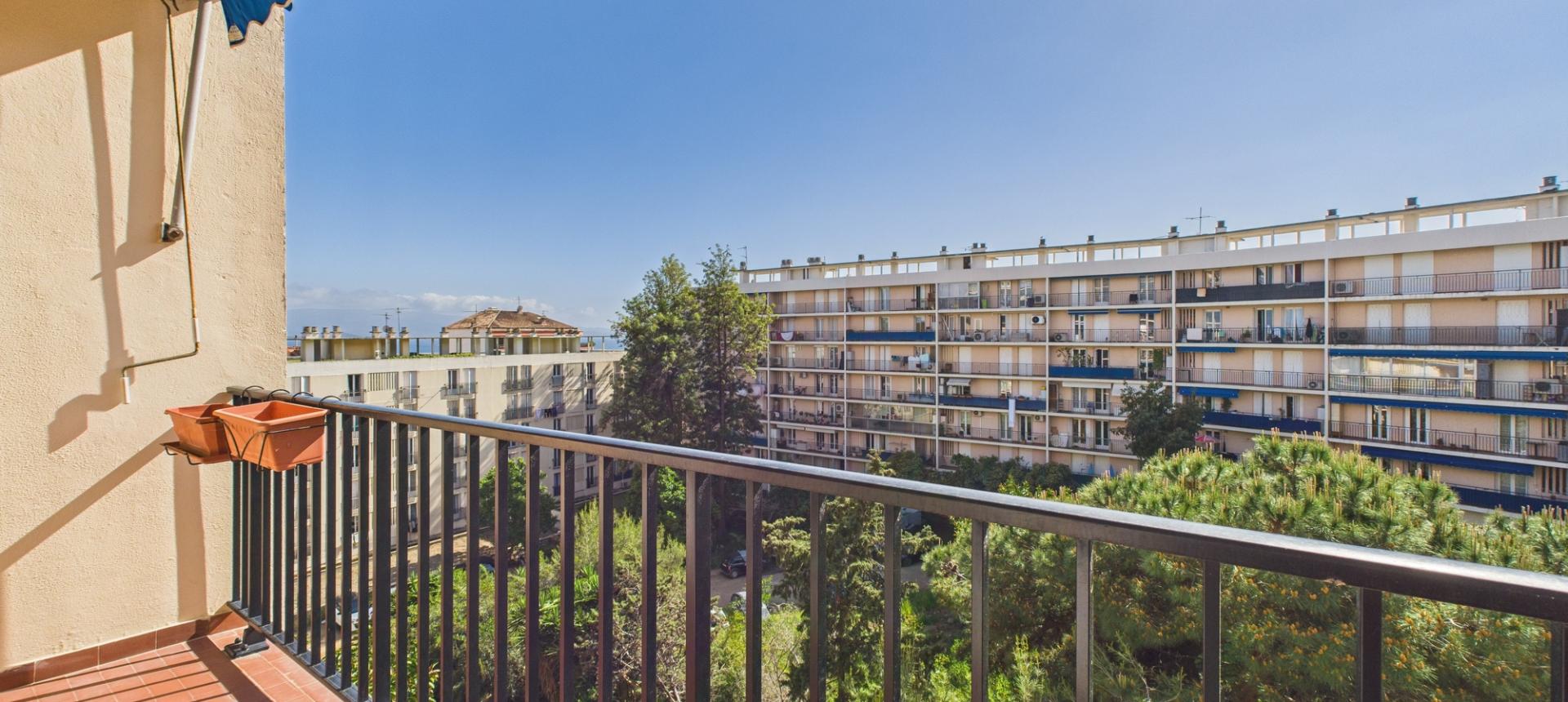 F3 RUE WALESKA