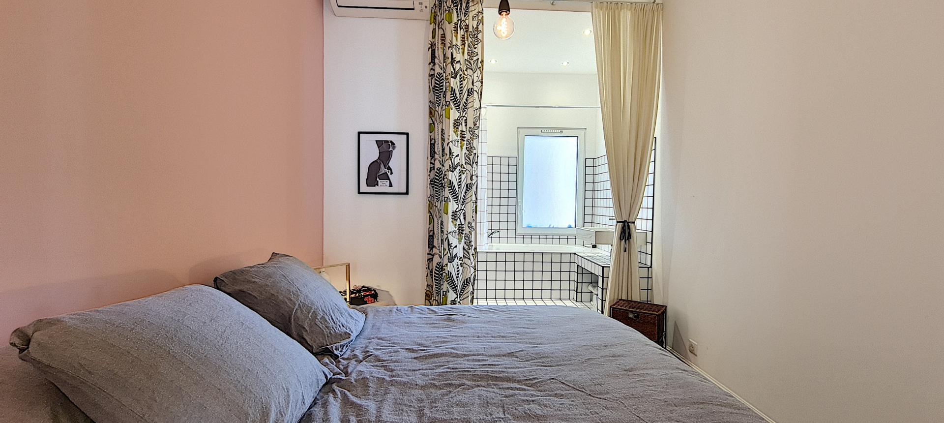 VENTE APPARTEMENT F3 - REFAIT A NEUF - HYPER CENTRE D'AJACCIO - COURS NAPOLEON - CHARME DE L'ANCIEN