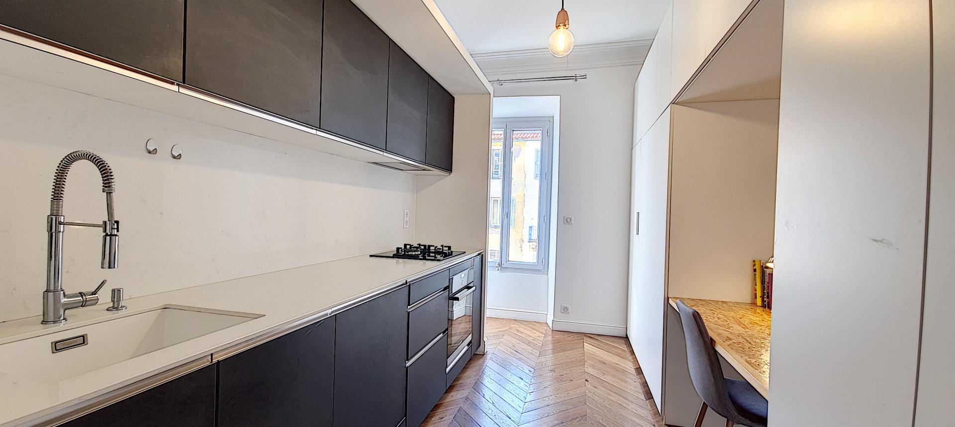 VENTE APPARTEMENT F3 - REFAIT A NEUF - HYPER CENTRE D'AJACCIO - COURS NAPOLEON - CHARME DE L'ANCIEN