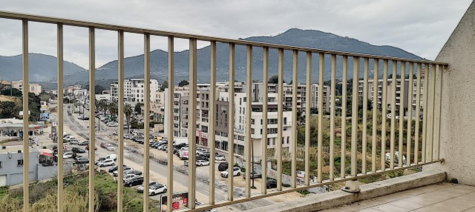 F3 à louer LA CLAIRIERE terrasse