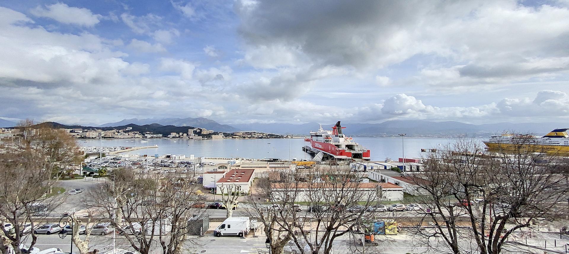 F4 à vendre vue mer Cours Napoléon - Ajaccio centre ville