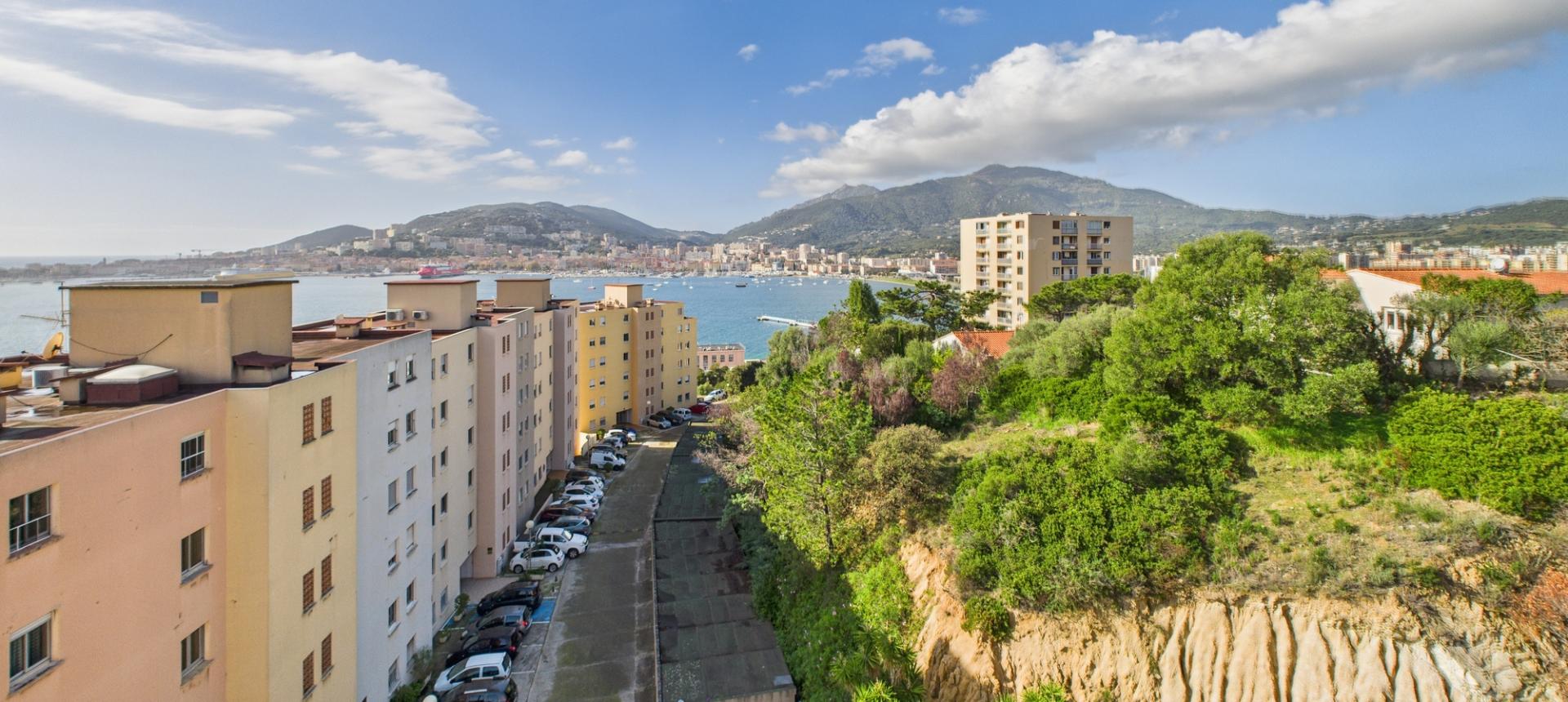 F4  A VENDRE ALZO DI SOLE